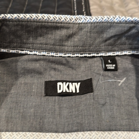 NWOT DKNY Men's Blue Patterned Dress Shirt - Picture 5 of 10